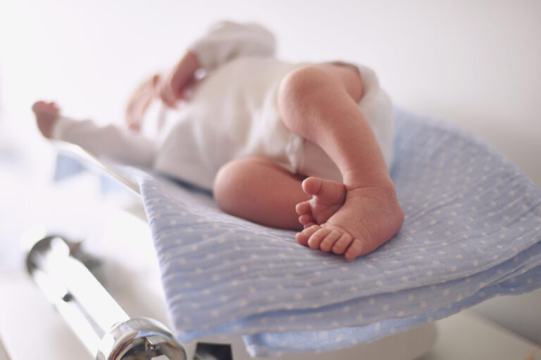 嬰兒